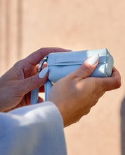 Porta bolsas para excrementos en azul bebé