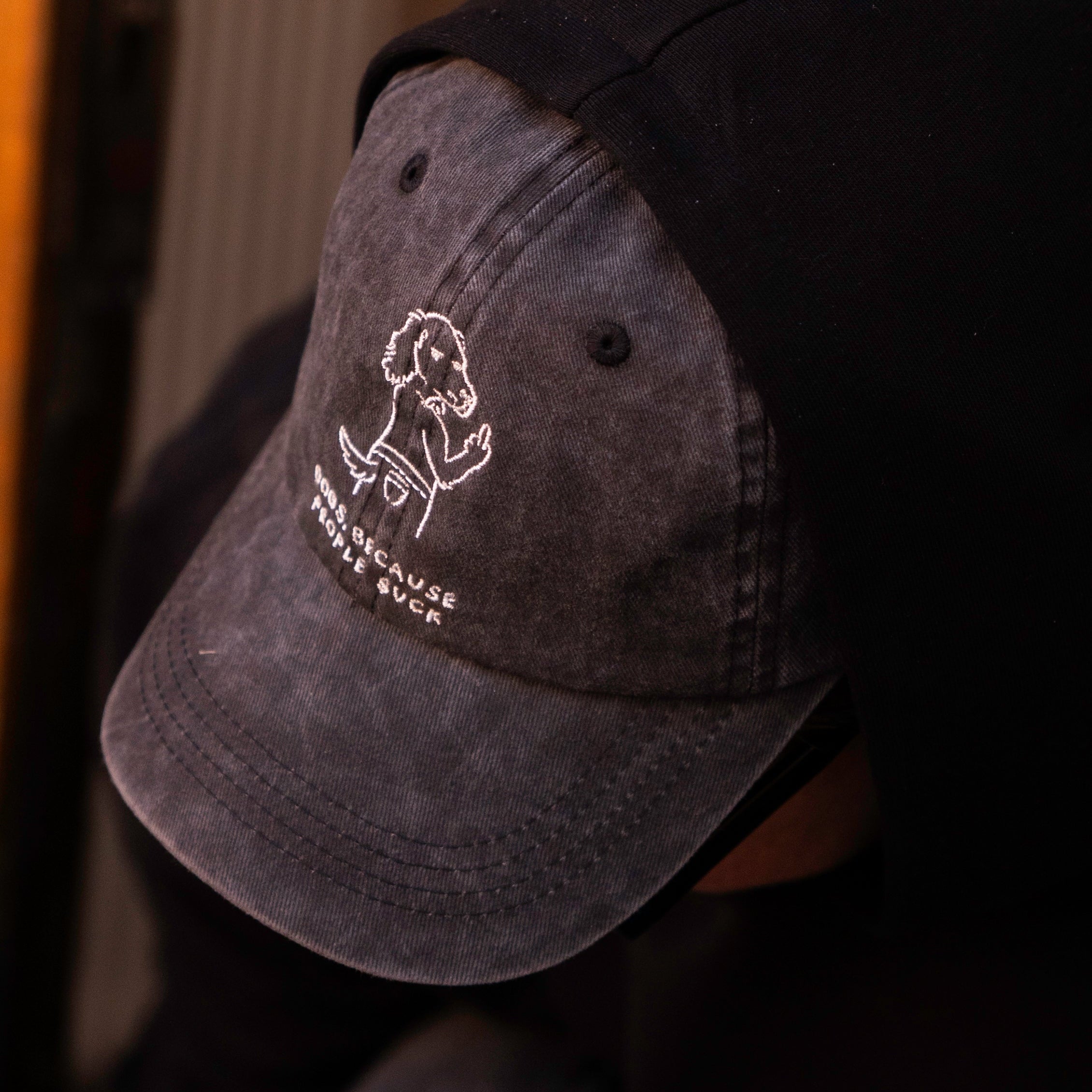 Gorra vaquera negra - Logotipo "Dogs. Because People Suck" 