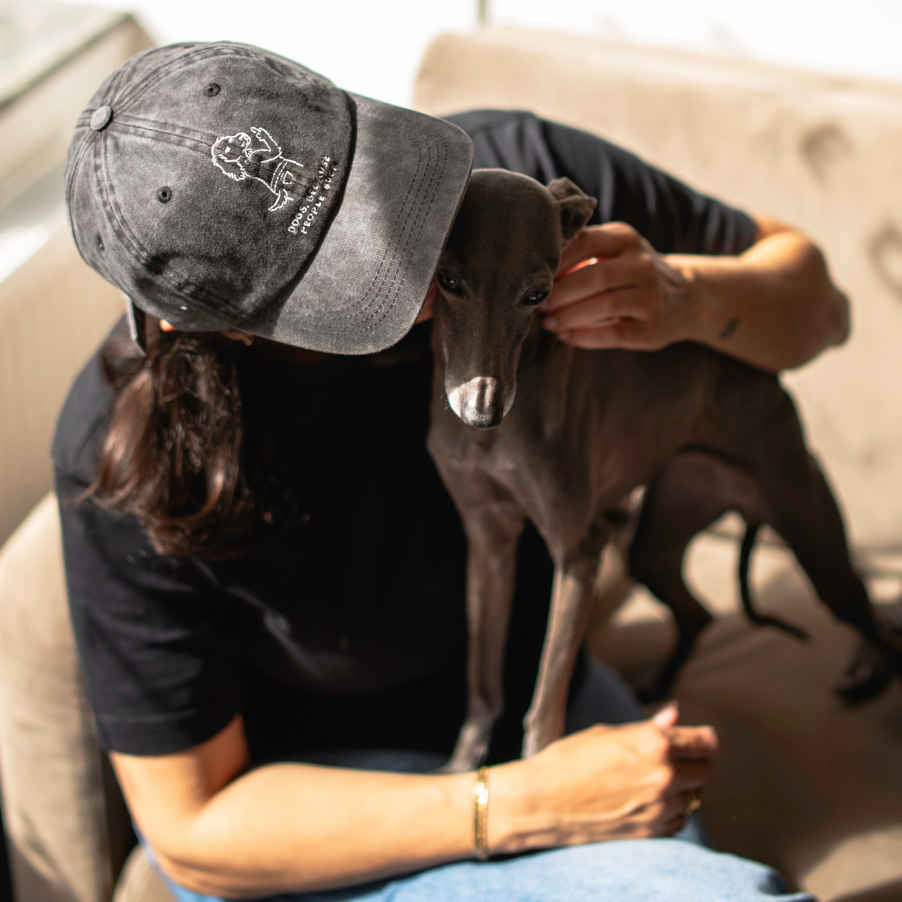 Gorra vaquera negra - Logotipo "Dogs. Because People Suck" 