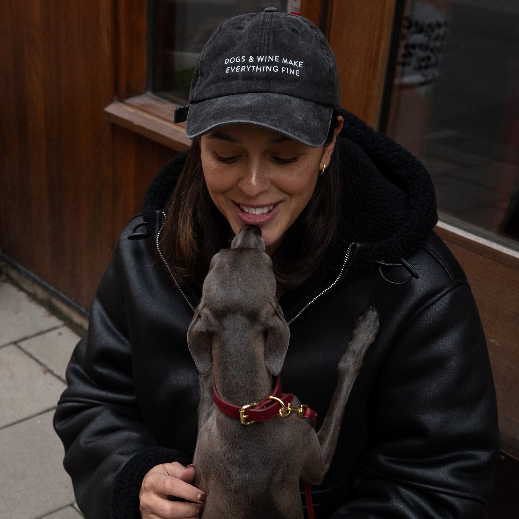 black-denim-cap-dogs-wine-autumn-look.jpg