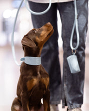 Porta bolsas para excrementos en azul bebé