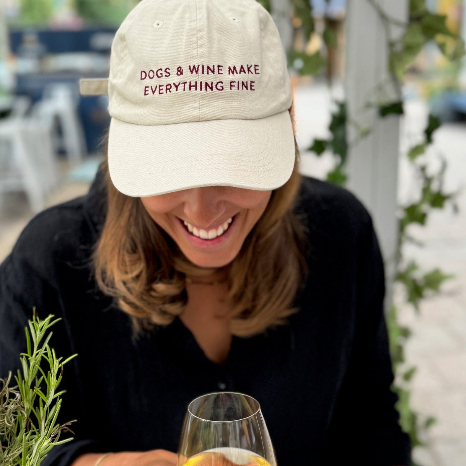 Gorra vaquera beige - Dogs & Wine Make Everything Fine