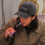Gorra de mezclilla negra - Dogs & Wine Make Everything Fine 
