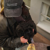 Gorra de mezclilla negra - Dogs & Wine Make Everything Fine 
