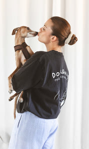 Camiseta Negra - Dogs & Wine Make Everything Fine