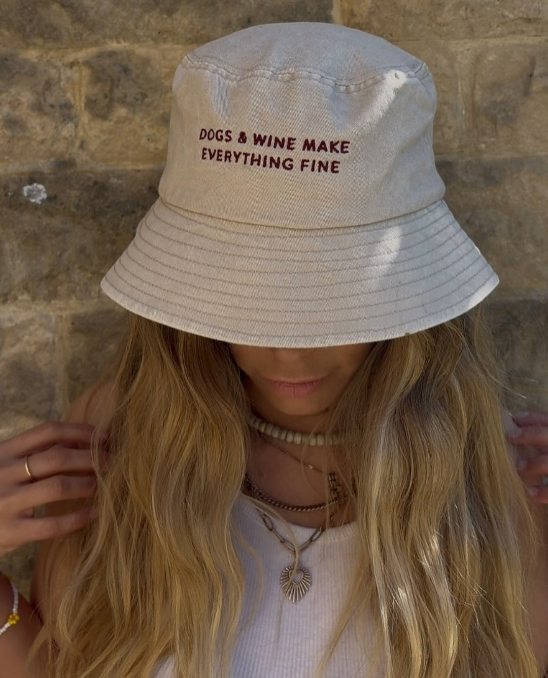 Gorro vaquero beige - Dogs & Wine Make Everything Fine