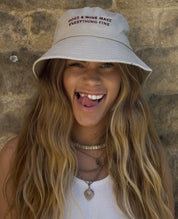 Gorro vaquero beige - Dogs & Wine Make Everything Fine