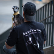 Camiseta Negra - Dogs & Wine Make Everything Fine